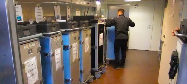 Ett exempel på hygienrutiner för kökspersonal Tillagningskök 11 Utskick Varm mat Delade storförpackningar Om ni delar storförpackningar, så märk den lilla förpackningen till mottagaren med