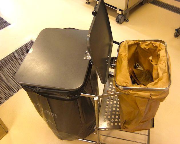 Torka aldrig med handduk, förutom brickor.