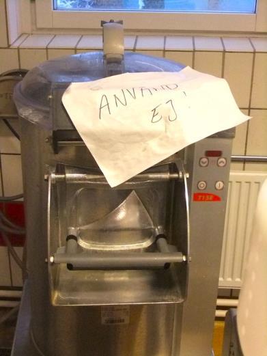 Ett exempel på hygienrutiner för kökspersonal Tillagningskök 14 Vid akuta fel kontakta närmsta chef eller fastighetsansvarig för konsultation/åtgärd.