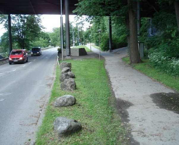Gång- och cykeltrafik Utmed Söder Mälarstrand längs vattnet finns idag, på parkmark, en gemensam dubbelriktad gång- och cykelbana.