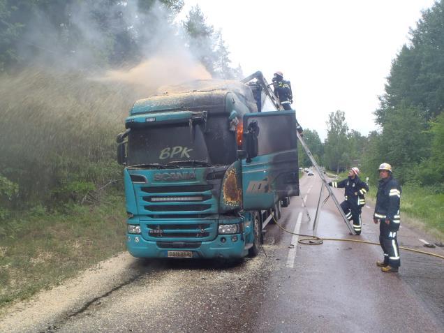 Brand i lastbil, Norberg (Juni) Foto: SDR Höga vattenflöden, Fliken, Norberg (April) Foto: SDR Utbildning Den interna samordningsprocessen i syfte att ge samtlig personal likartade förutsättningar