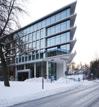 Det kan vara porträtt av enskilda medarbetare, medarbetare som arbetar tillsammans, eller medarbetare tillsammans med patienter. Bilderna ska vara tagna nära och vara av hög kvalitet.