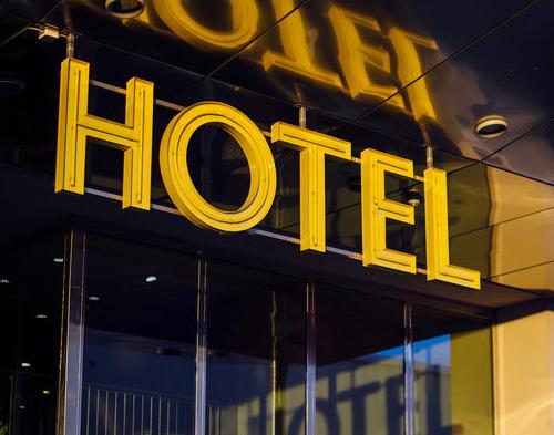 LEVERANTÖR FÖR HELA SLEEPINGFOX-KONCERNEN STYRELSENS INTYG Sleepingfox är en hotellkoncern med hotell i Sundsvall, Stockholm, Bromma, Borlänge, Linköping och Tällberg.