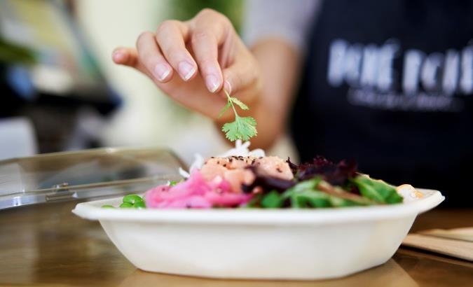 Affärsområde Meal Service Q1 1 JANUARI 31 MARS Nettoomsättningen uppgick till 203 (178) MSEK. I fasta växelkurser motsvarar det en försäljningsökning på 11,0 %.