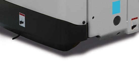 Sidoplacerad manöverarm för säker användning UniCarriers ergonomiskt designade manöverarm på ledtruckar gör att föraren kan gå bredvid