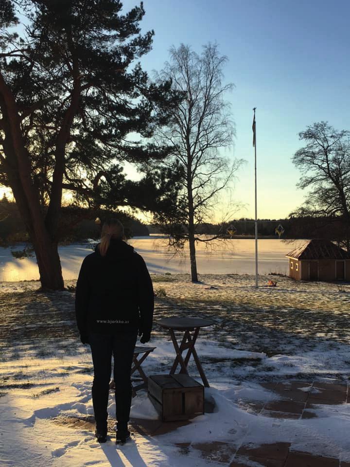 Vi finns nära dig och ordnar stöd i den omfattning just du behöver! För den sociala samvaron ordnar vi gemensamma aktiviteter som du kan delta i då du önskar. Låter detta som något för dig?