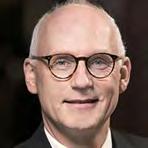 ordförande i AB Industrivärden samt styrelseledamot i Skanska AB.