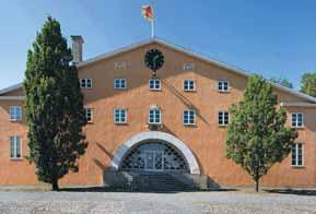 .. 0456-81 60 70 Konsthallen visar utställningar av samtidskonst. Ca. sju utställningar om året arrangerade av Konstförening. Även kulturcaféer med föredrag arrangeras.
