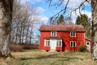 Hult 1 :22, Bäcken Bostadsfastighet med bostadshus och vedbod/avträde omgiven av skogsmark. Bostadshuset är troligen från 1900-talets början. Fasaden är klädd med rödslammad stående locklistpanel.