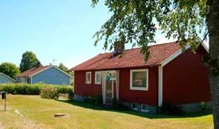 Vrine 3 :19 Bostadshus med trädgårdstomt i villaområde i Ödeborgs tätort. Huset är enligt uppgift från 1965 och har putsad grund med källare. Fasaden är klädd med stående lockpanel.