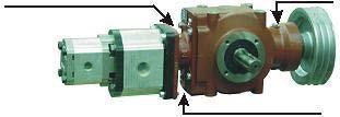 Påfyllningsöppning för sågkedjans smörjolja Påfyllningsöppning för hydraulolja Inställning av sågkedjeoljans mängd Bild 20111 Kontrollöppning som visar mängden sågkedjeolja Obs!