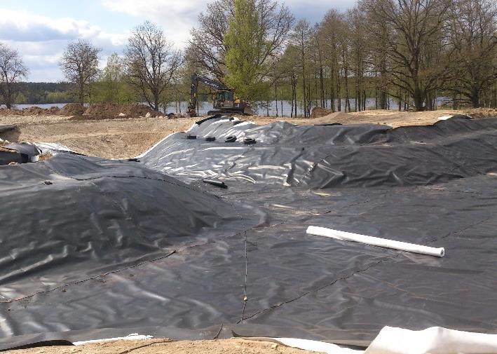 HDPE 1,0mm slät/slät HDS RSK: 2303152-2303157 RSK: 2303200 HDPE 1,0mm slät/slät är ett geosyntetiskt tätskikt gjort av högdensitetspolyeten.