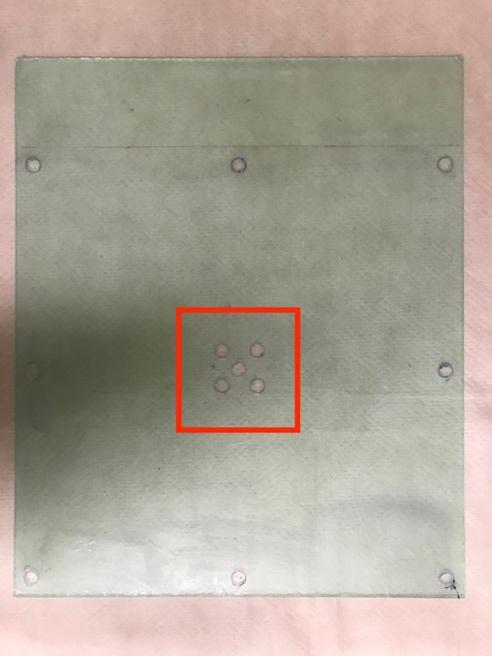 dose in air. After the measurements of air kerma with the ion chamber, TLDs were irradiated. The TLDs were placed in five holes, see Figure 3.11, in the center of a slice of PMMA (0.