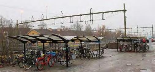 Cykelparkering på östra sidan av järnvägsspåren