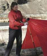 EN Using the Anjan Mesh Inner Tt with a Hilleberg Tarp 1 & 2 Lay the Tarp over the Mesh Inner Tt lgthwise, cter the Tarp s middle over the top of the arch in the poles, and peg out all the guy lines