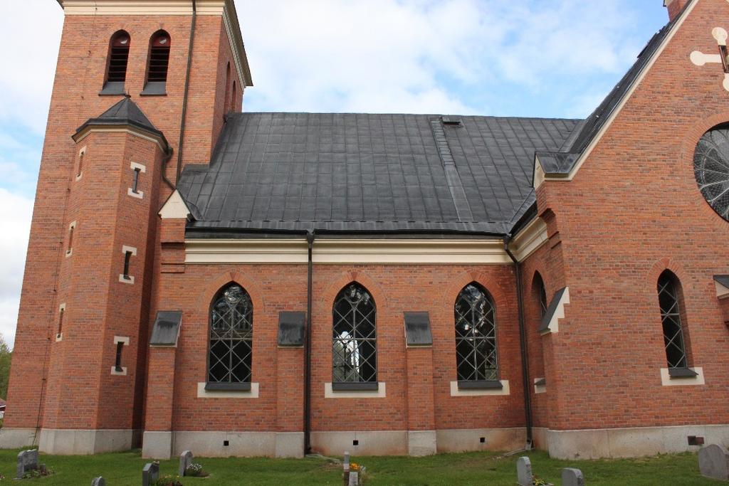 Bilder Figur 1 Långhusets södra takfall före åtgärd.