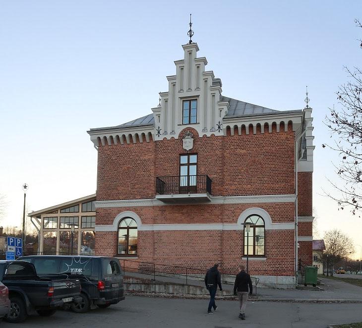 Figur 8. Den östra prydnadsgaveln efter avslutade arbeten. Foto: Ulrika Olsson, Länsmuseet Gävleborg, 2018-11-22.