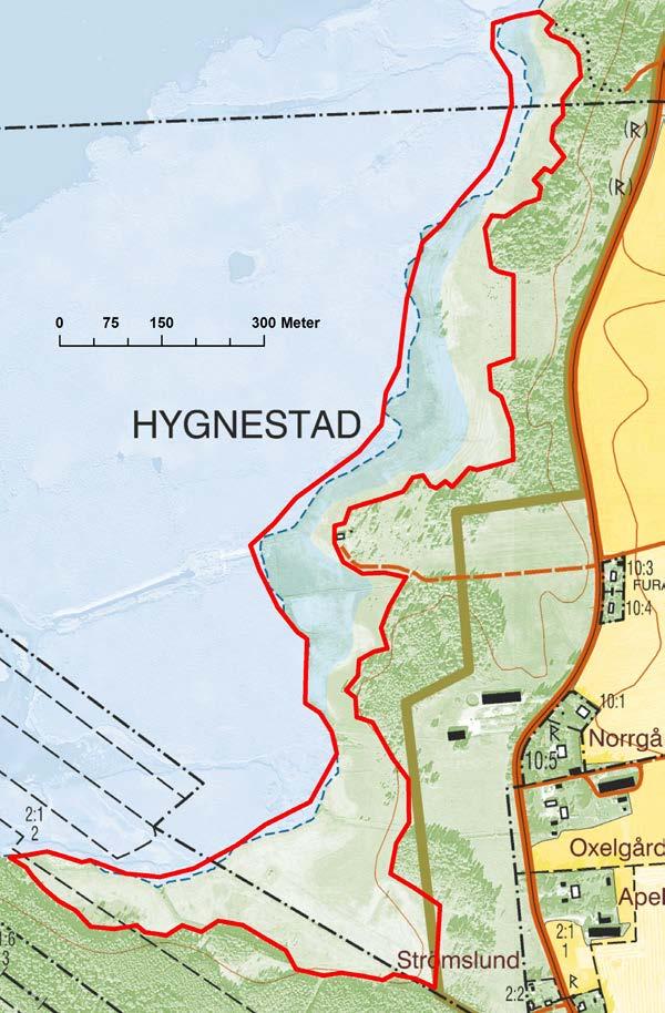 Furåsa - Hov 23 ha. Hävdstatus: måttlig. Igenväxning: låg. En långsträckt strandäng som delvis ligger inklämd mellan skog och vass.