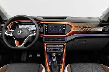 Bilens instrumentpanel har motsvarande färg och struktur som sätena, precis som den lackade mittkonsolen, rattens inlägg, den platinagrå interiörklädseln och den utvändiga dekoren.