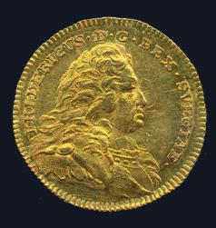 916* Fredrik I. Daler SM 1745. SM 266. 1/1+ något korroderad. 917* Gustav III. Dukat 1774. 3,46 g. SM 7.