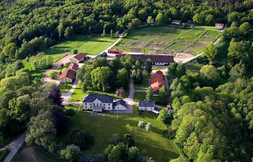 Vandringsleden Maltes stig går utmed Rödberget och är ett välbesökt och mycket vackert besöksmål. Torreby Torreby slott uppfördes 1887 av godsherren och grosshandlaren Nils Georg Sörensen.