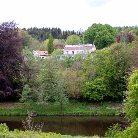 At the castle you can enjoy a lunch or dinner in a historical environment overlooking the golf course. And of course you can get a nice Swedish fika.