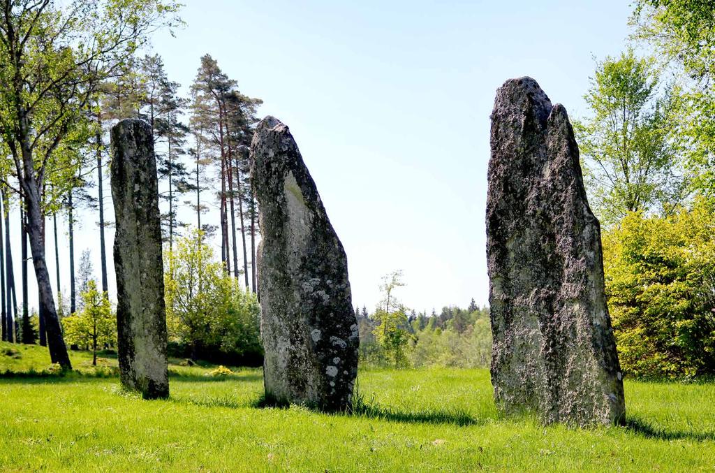 Kolstorpevattnet I Hällevadsholm hittar du Kolstorpevattnets badplats i direkt närhet till samhället. Vid badplatsen finns ställplatser för husbilar och stugor att hyra.