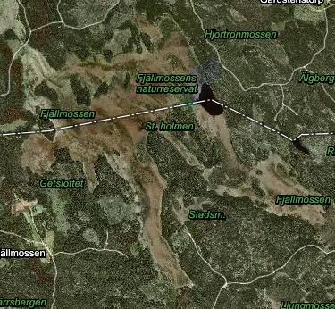 av starrmosstorv, alltså växttorv. Sphagnumtorven uppmätte ett djup på 1,5-2 m men uppgick ända till 4 m vid de centrala och nordöstliga delarna. Starrmosstorven nådde ett djup på 2,5-3 m.