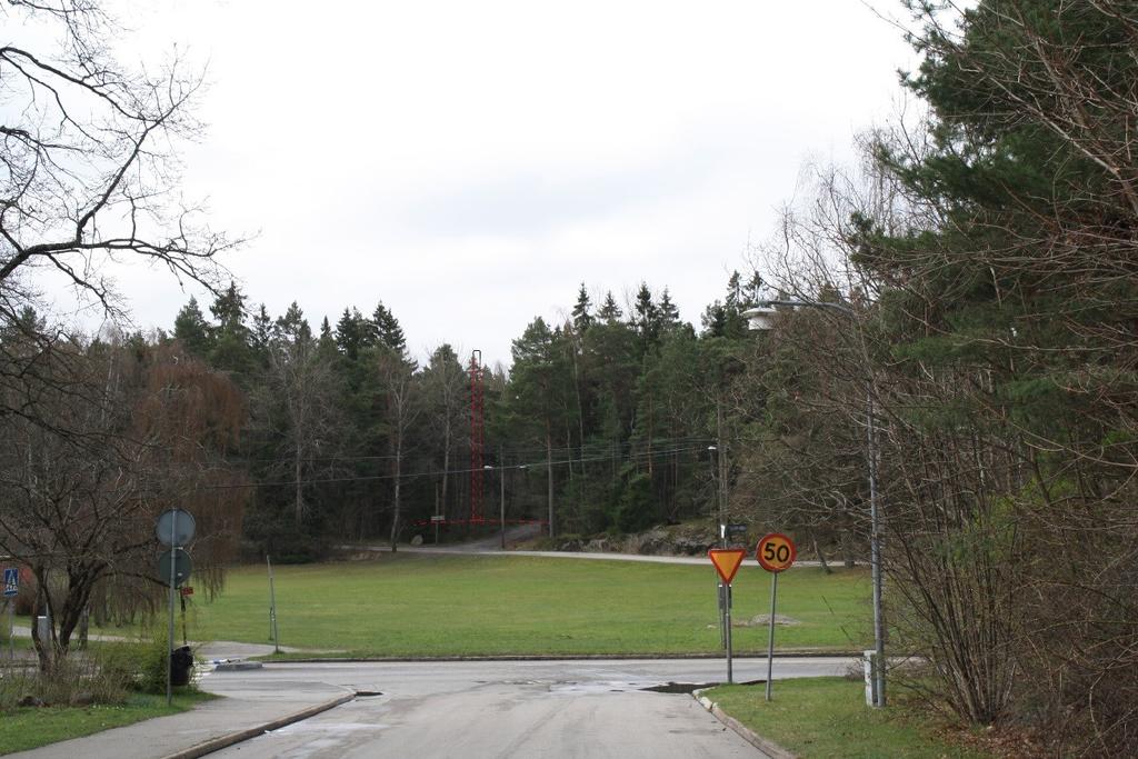 Sida 33 (40) Vy söderut mot skorstenen från Solviksvägen.