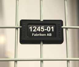 Hänglåskåpa kan användas på alla dörrar för att skydda hänglåset. Trådstegshylla med stång.