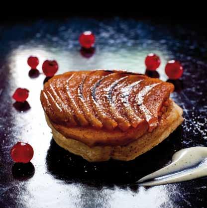 D E S S E R T Tarte tatin Äpple, vanilj och smördeg.