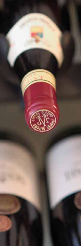 R Ö D A V I N E R Dancing Bull Zinfandel, USA 1/1 285:- 1/2 150:- 1/4 75:- Medelfylligt, fruktigt och elegant med härliga toner av mörka bär. Ett mjukt och välbalanserat vin.