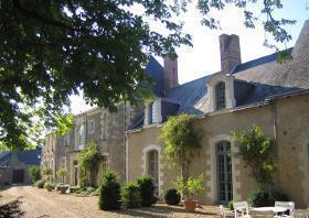 Domaine Baumards Domaine aux Moines Troligen intar vi lunchen på La Guillemette i Behuard, som är ett Världskulturarv (UNESCO) och den enda staden som är beläggen på en ö i floden Loire.