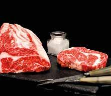 KÖTT Hos oss är kött det allra heligaste. I vår produktion kan vi portionsstycka, tärna och mala efter dina behov.