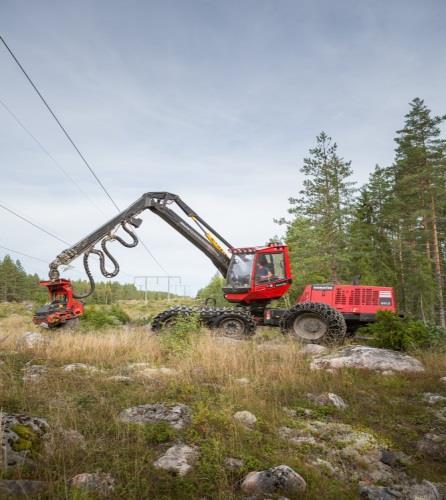 3.3 Överslag mellan kraftledning och skogsröjningsmaskiner vid två tillfällen I samband med skogligt röjningsarbete längs 220 kv-ledning kom skogsmaskiner vid två olika tillfällen så nära