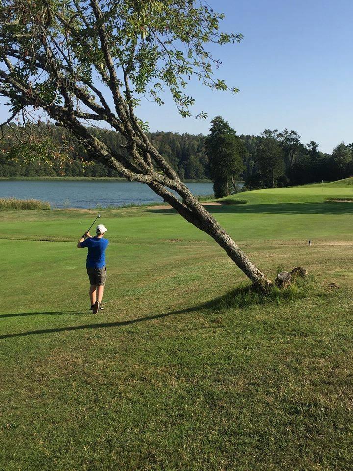 William Andersson 69 poäng 4. Alexander Eriksson 63 poäng 5. Johannes Lindman 58 poäng På bilden till vänster: William Andersson, Torbjörn Lindroos och Axel Karlsson.