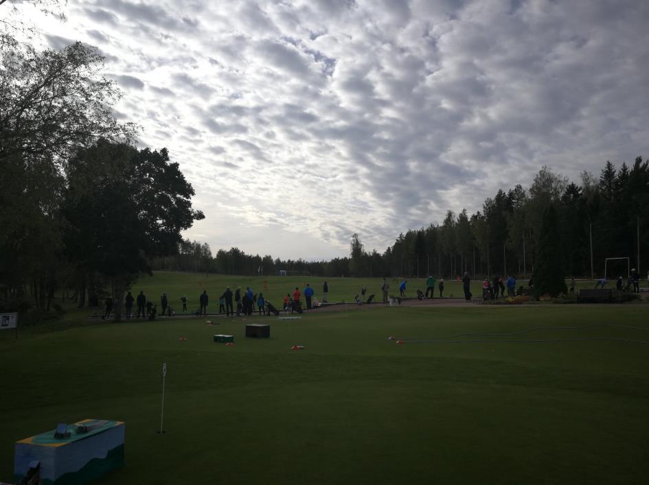 För knattarna hade vi en rolig dag med en skattjakt, minigolftävling samt medalj- & diplom utdelning. Vi grillade korv och drack saft.