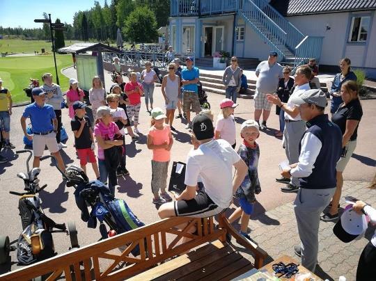 Monia som DJ och natt golf på kvällen. Alla dagar blev vi serverade frukost, lunch, mellanmål & middag.