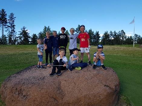 I Knatte/golfäventyret har vi haft 39 deltagare som jobbat mot att få sitt gröna kort och lära sig grunderna samt utveckla en förståelse för spelet.