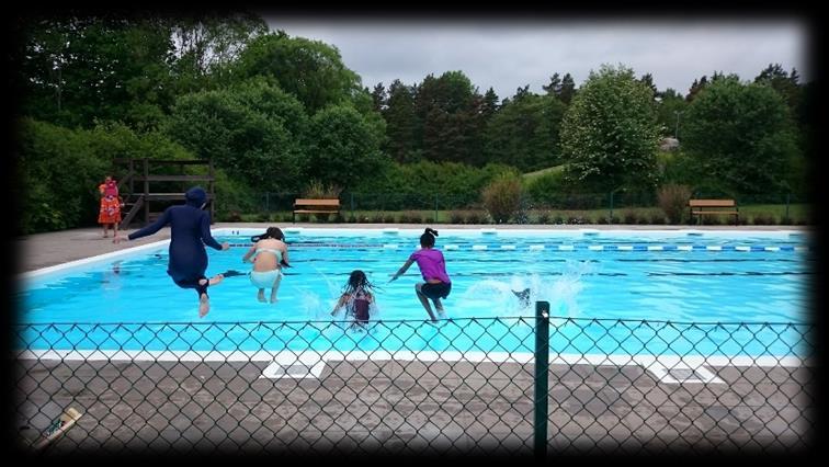 Poolparty innehöll grillning, musik och aktiviteter som fotboll, kubb, badbollar med mera.