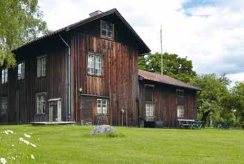 I skuggan av det sägensomspunna Hårgaberget ligger hembygdsgården Ol-Nils; en mangårdsbyggnad med vacker och speciell brokvist byggd år 1865 samtidigt som huset fick en övervåning.