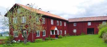 Gården har brukats av samma släkt sedan 1500-talet. I kalashuset finns väggmålningar från 1800-talets mitt utförda av Ljusdalsmålaren Anders Ädel. Huset pryds på utsidan av en typisk Järvsöbrokvist.