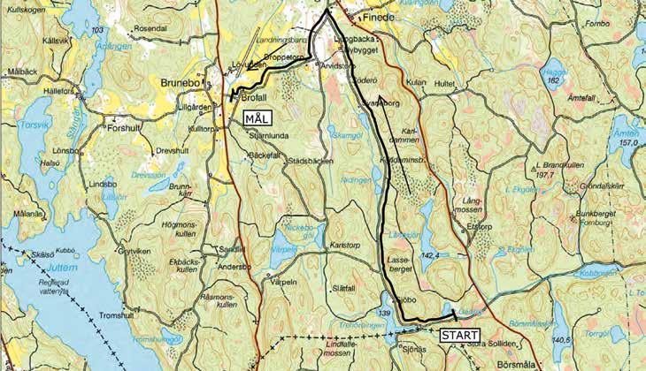 Resten av sträckan är typisk småländsk byväg med många svängar och stenig vägren.