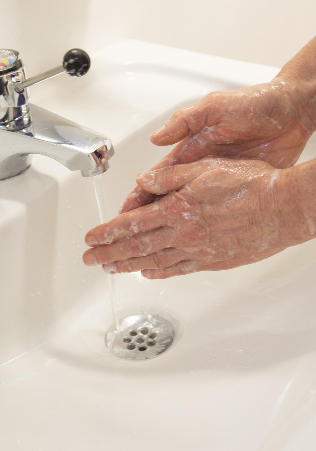Handtvätt Handtvätt ska göras: När händerna är synligt smutsiga Alltid efter