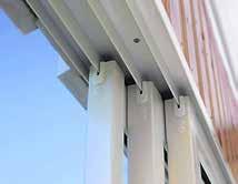 Här har vi snäppt upp ett steg på komfortstegen och ersatt enkelglaset med isolerglas D4-9, dubbelhärdat i dörrpartier.