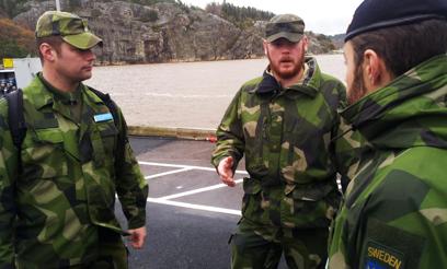 se Den enskilde ansöker till kursen i linjeorganisationen till respektive utbildningsgrupp motsv. G3 Lv6 resp varje utbildningsgrupp sänder sammanställda ansökningar till adress enligt ovan.