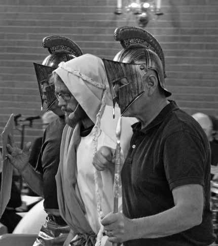 Musikalen utspelar sig under Jesu tre sista dagar här på jorden och speglas utifrån lärjungarna Petrus och Johannes synvinkel. För att klara av ett projekt som detta, krävs många engagerade.