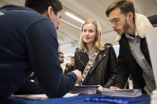 5 FÖLJANDE KURSER INGÅR I PROGRAMMET År 1 Introduktion och sociologiska perspektiv på studie- och yrkesval Livslångt lärande och utveckling Utbildningspolitik och utbildningssystem Vetenskaplig teori