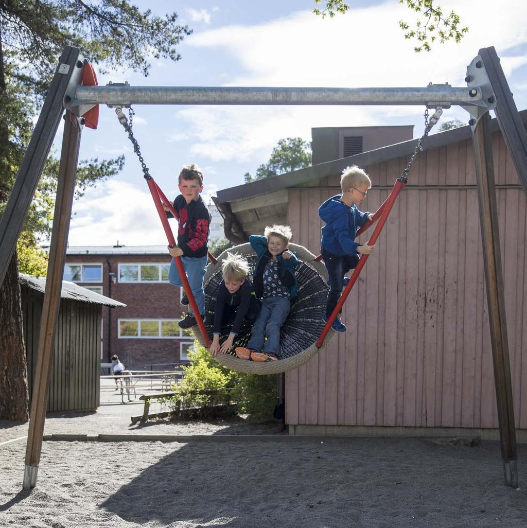 Grundlärarprogrammet med inriktning mot arbete i fritidshem, 180 hp Termin 1 Fritidshemspedagogik I: Lära i och om fritidshem (moment 1, ) Utbildningens historia och plats i samhället 5 hp VFU I 2,5