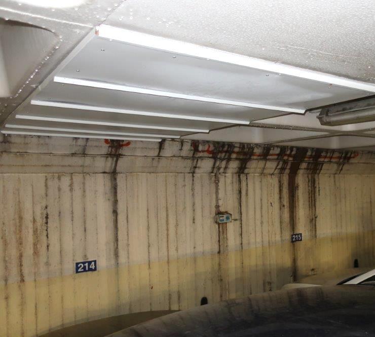 I princip utmed hela stomlinje 4 konstaterades läckage mellan bjälklag och vägg.